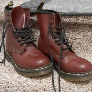 Dr.martens cherry boots size 6, good condition